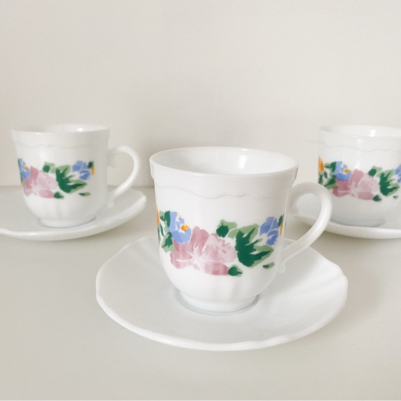 Arcopal France Vintage Floral Tea Cup & Saucer Set – Set of 4 - Picture 7 of 8